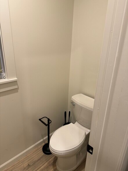 Building Photo - 1612 N Star Ave