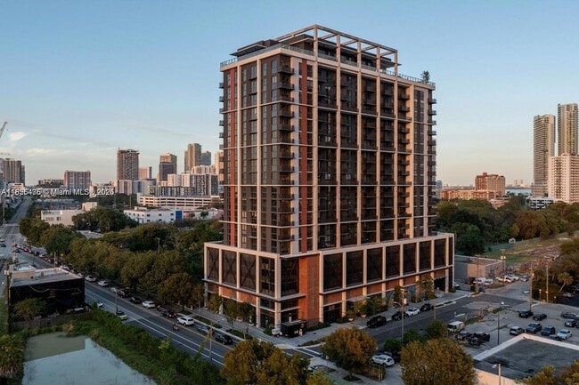 Primary Photo - 23 NE 17th Ter