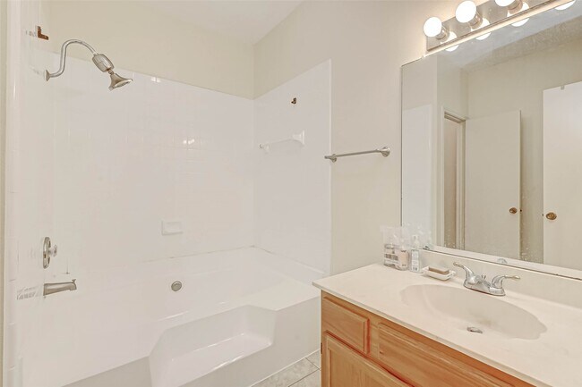 Building Photo - 3780 Tanglewilde St