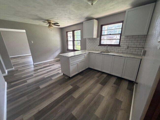 Building Photo - 209 Florida Ave
