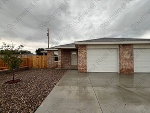 Building Photo - New Spacious 2 bedroom 2 bath Duplex.
