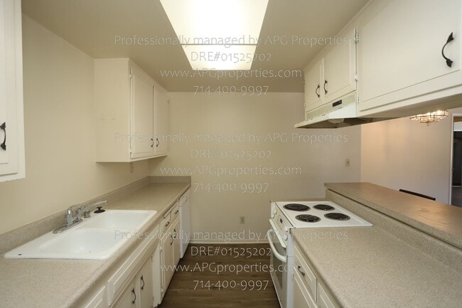Building Photo - 414 N Clark St