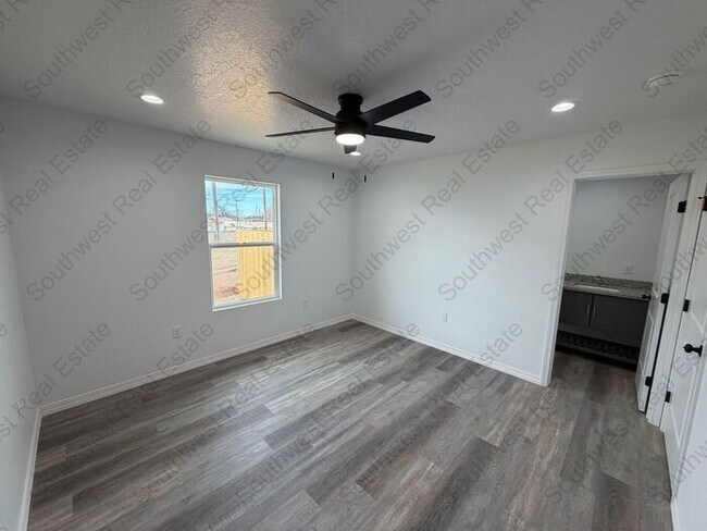 Building Photo - New Spacious 2 bedroom 2 bath Duplex.