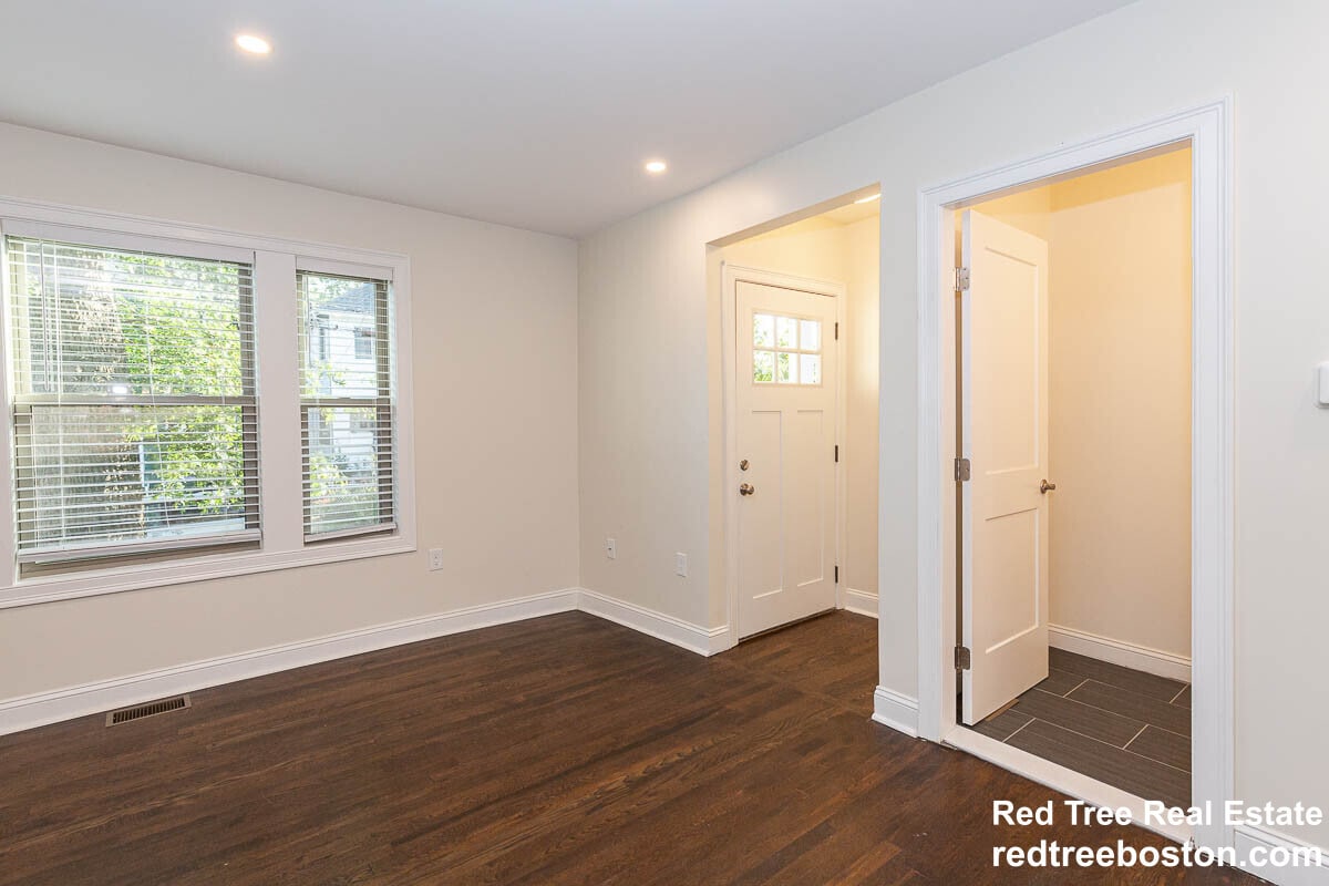 Building Photo - 28 Albion St