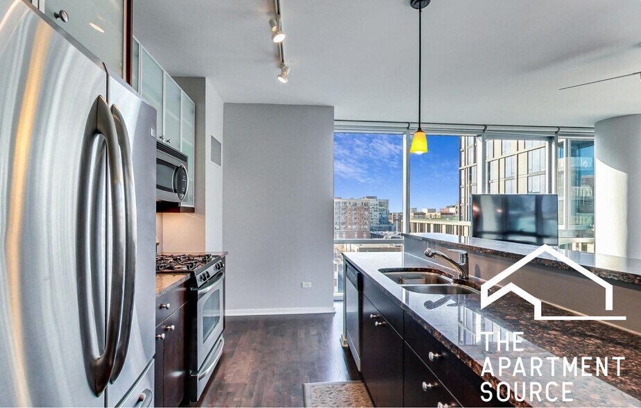 Building Photo - 123 S Green St