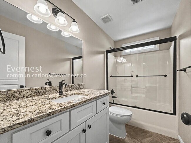 Building Photo - 3-Beds 3.5 Baths Spacious Home with Fenced Yard and Garage Parking