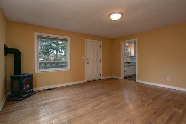 Building Photo - 2 Bed, 2 Bath Home in Historic Birchwood Neighborhood