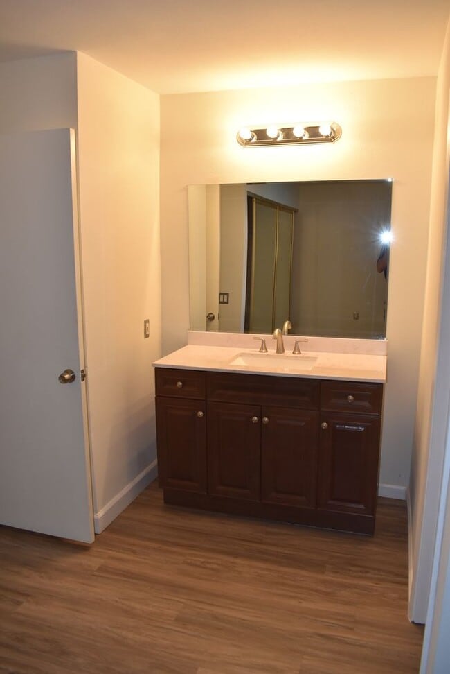 Building Photo - 2 Bedroom 2 Bath Single Story Condo in Mission Valley- Park Villas North