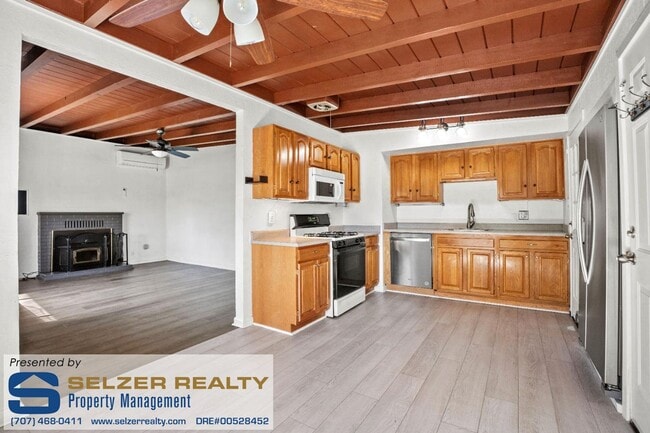 Building Photo - Nicely updated 3 bd. home within walking d...