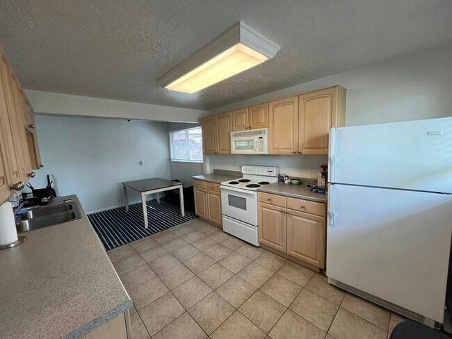 Building Photo - 1327 Yuma St