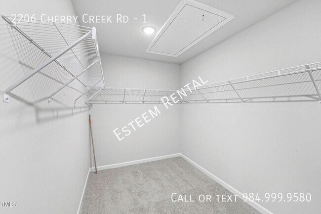 Building Photo - 2206 Cherry Crk Rd