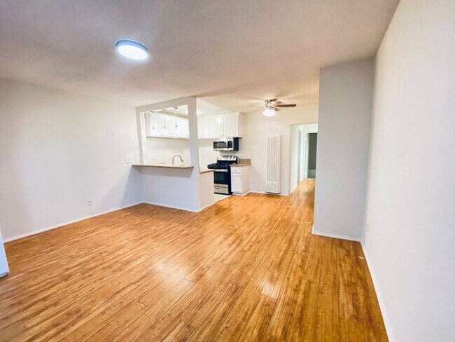 Building Photo - 14220 Burbank Blvd