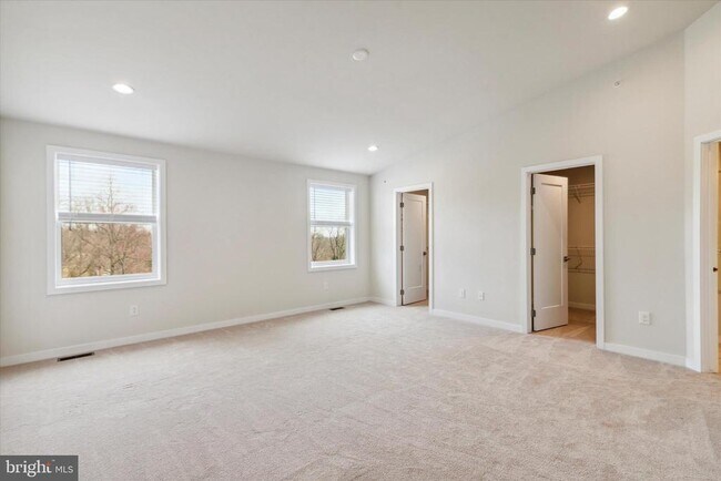 Building Photo - 15 Tamarack Cir