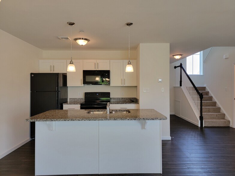 Building Photo - 62 Rollins Ln