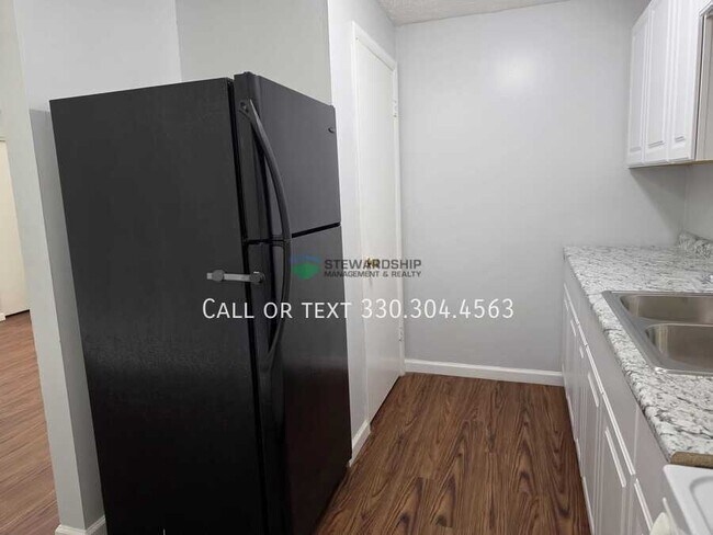 Building Photo - 1111 N Elm St