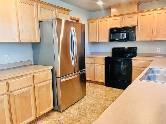 Building Photo - Enormous 4 Bed 2.5Bath + Bonus Room Great Lacey Neighborhood