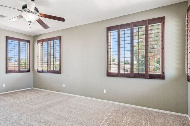 Building Photo - Beautiful 4 bedroom three bath home!