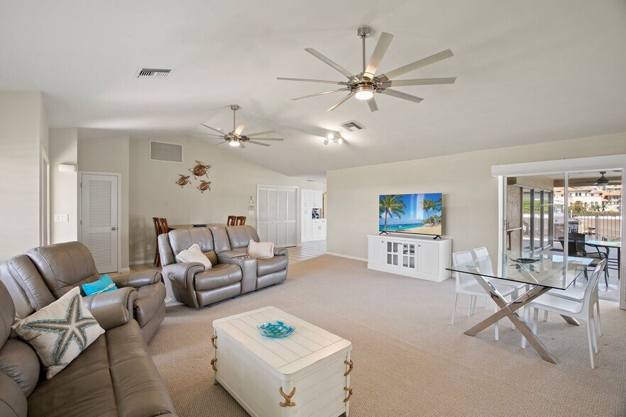 Building Photo - 874 Magnolia Ct