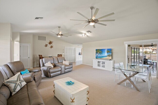 Building Photo - 874 Magnolia Ct