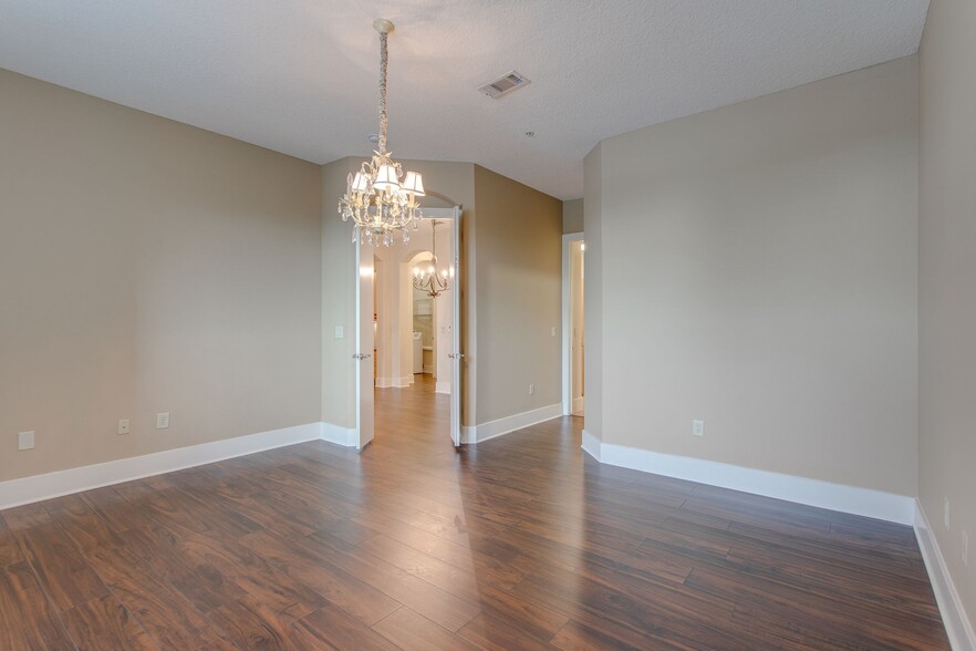 Building Photo - 2600 Hillsboro Pike