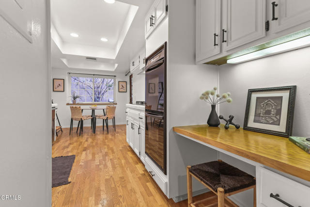 Building Photo - 640 S Lake Ave