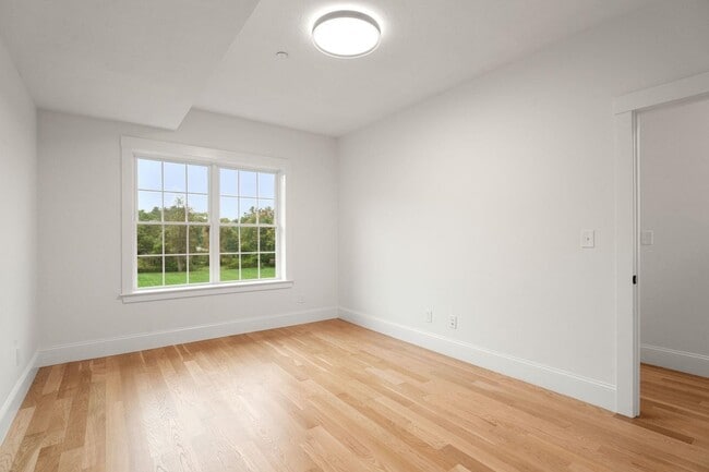Building Photo - 67 Groton Rd