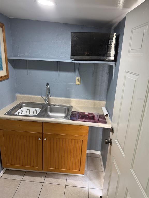 Building Photo - 486 Floral Dr