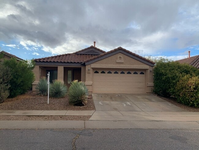 Building Photo - 10500 E Carolina Willow Ln