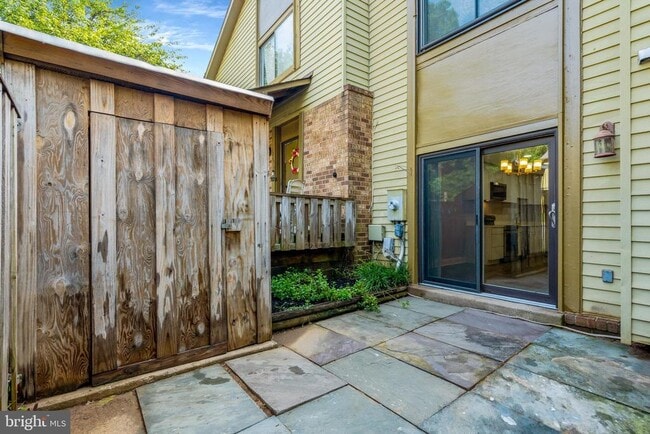 Building Photo - 10676 Myrtle Oak Ct