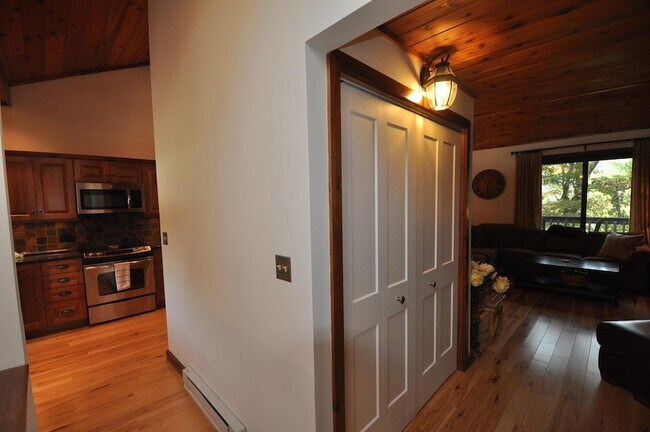 Building Photo - 55 Murray Hill Woods Rd