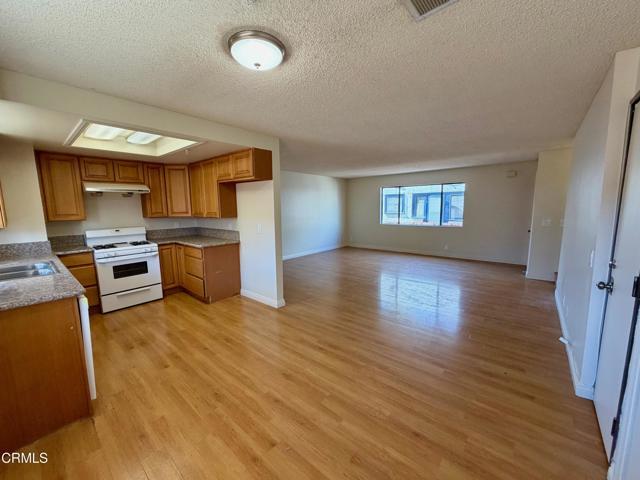 Building Photo - 1425 Bank St