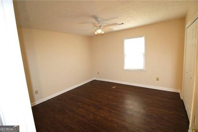 Building Photo - 2320 Ridgedale Dr SW