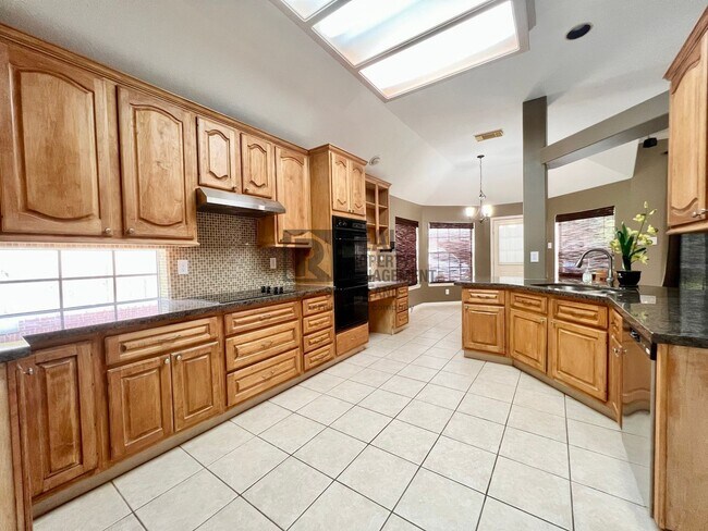 Building Photo - Gorgeous One Story Home in Sugar Land, TX