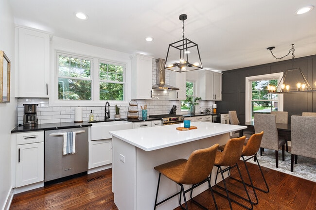 Building Photo - 724 Warner Ave