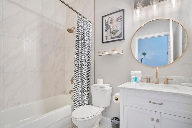 Building Photo - 544 Pineloch Dr