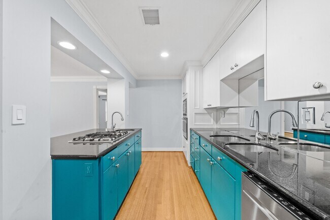 Building Photo - 6031 Moonmist Dr
