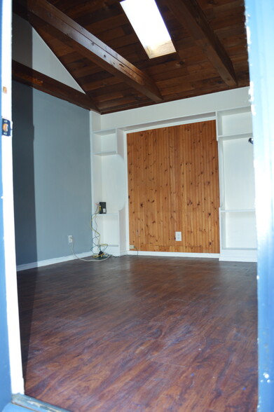 Building Photo - 430 S Holladay Dr