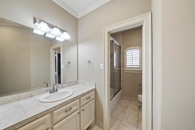 Building Photo - 30 N Palmiera Cir
