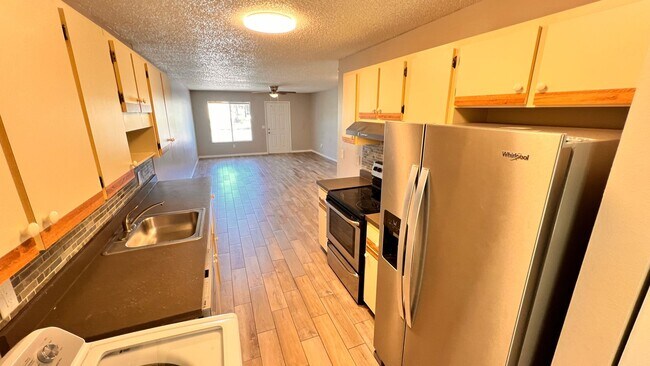 Building Photo - NEWLY RENOVATED 3 Bedroom/2 Bath Unit! Was...