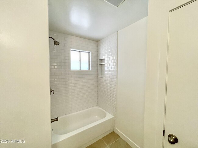 Building Photo - 6242 N 12th Pl