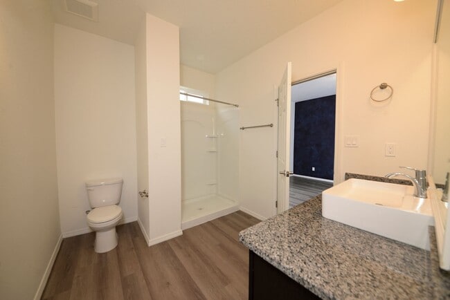 Building Photo - Amazing Modern 4 Bedroom in North Valley A...