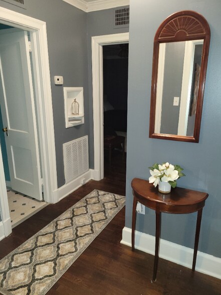 Building Photo - 718 McKewn St