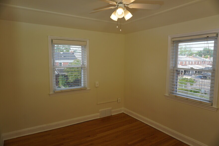 Building Photo - 1710 Weston Ave