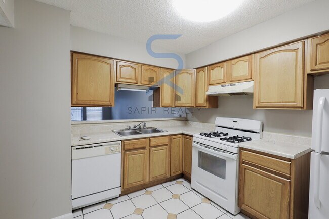 Building Photo - 2041 Oak Park Ln