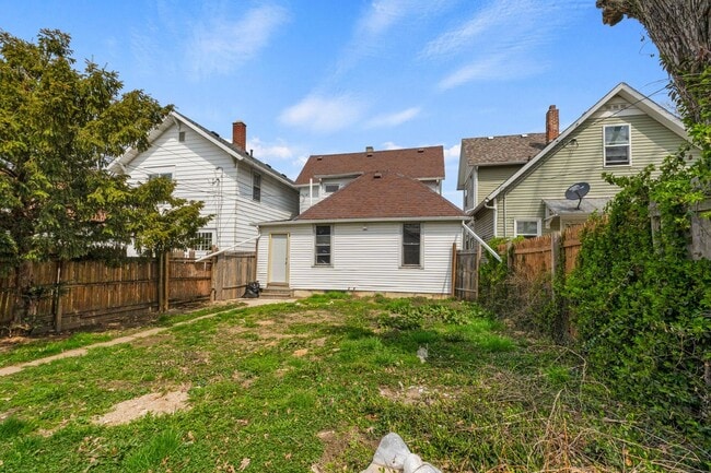 Building Photo - New Listing! 3 Bedroom House!