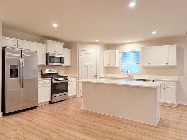 Building Photo - Charming 3 Bed Home in Milford Ponds with ...