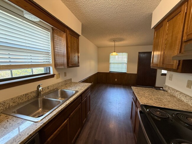 Building Photo - 3 Bed Duplex Living Room and Fireplace