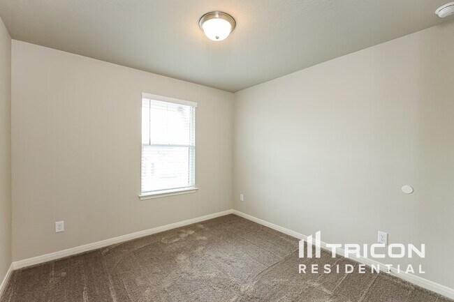 Building Photo - 13534 Paxton Blvd