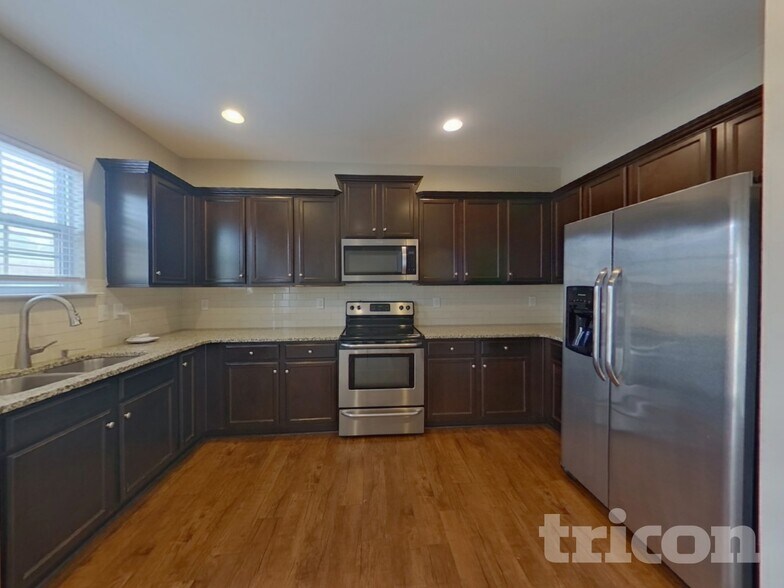 Building Photo - 228 Elmhaven Dr