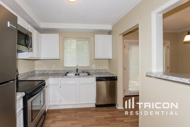 Building Photo - 6 Forestgrove Ct